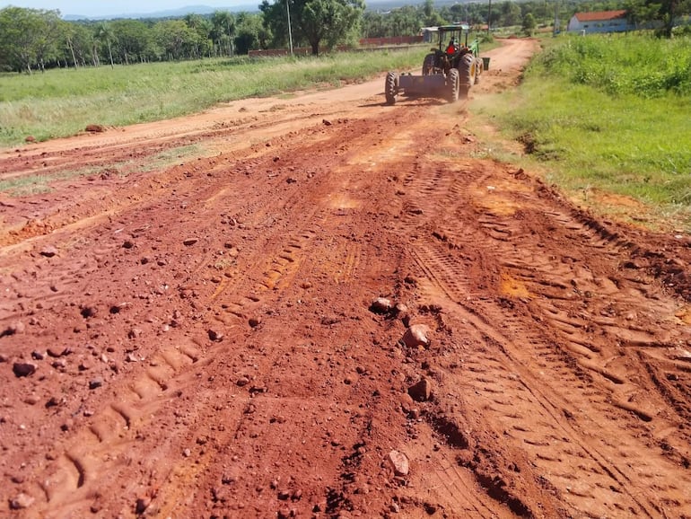 Tramo UNVES-UCA parcialmente reparado; resta compactar el camino.