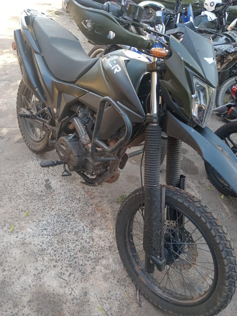 Moto incautada durante el procedimiento.