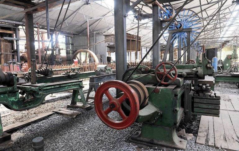 El Museo Taller de Sapucái, inaugurado en 1864, fue creado para reparar los trenes del Paraguay y aún conserva intactas sus maquinarias a vapor.