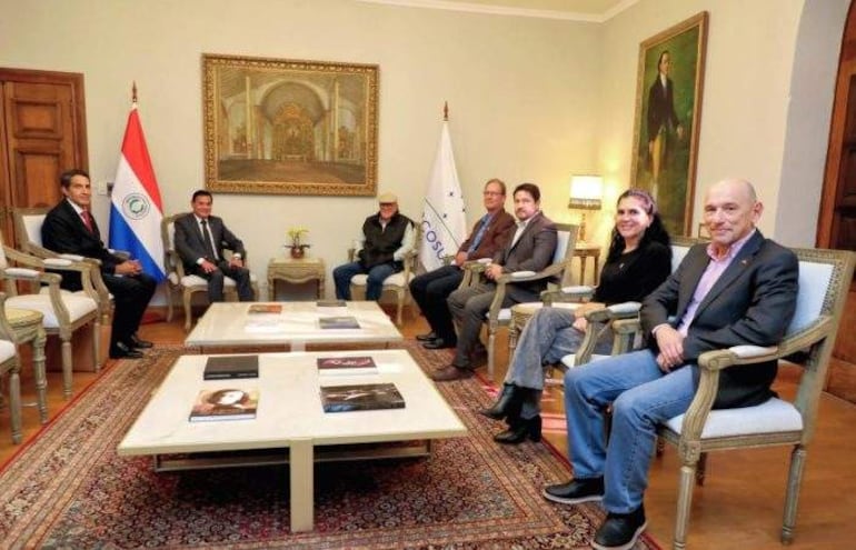 El canciller nacional, Rubén Ramírez Lezcano, recibió a representantes de gremios de la producción.