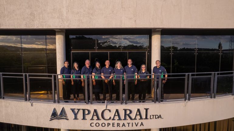 La Directiva de la Cooperativa Ypacaraí celebra su legado.