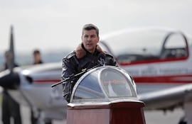 El presidente de Paraguay, Santiago Peña en el acto de recibimiento de cuatro aviones AT-29 Súper Tucano en Luque. EFE/ Juan Pablo Pino