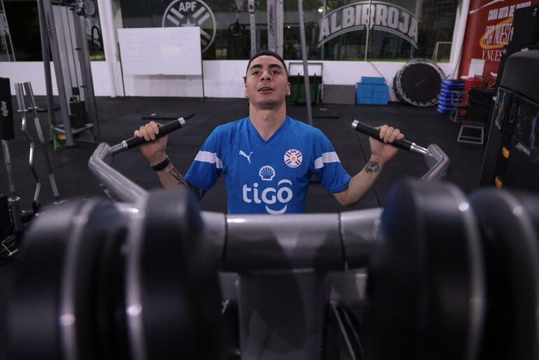 Miguel Almirón hizo trabajos de recuperación física en el entrenamiento de este viernes.