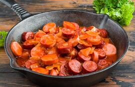 Salchichas guisadas.