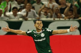 Ramón "Amiguito" Sosa (26 años) festeja con los brazos abiertos su gol para el Palmeiras, en el que lleva seis anotaciones en 39 juegos.