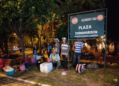 Grupo de labriegos que llegaron este martes a las plazas que están frente al Congreso. Para hoy se anuncia una marcha en el microcentro, aunque se desconoce el itinerario.