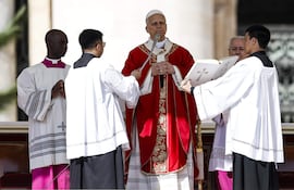 El papa León durante la celebración de los ritos católicos de la Semana Santa, en Roma.