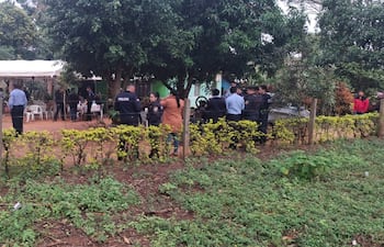 Residencia del suboficial inspector Herminio Ojeda González (+), donde el agente policial está siendo velado tras ser ejecutado en Naranjito, Ybyrarobaná.