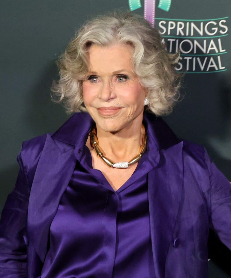 La mítica actriz Jane Fonda, divina a su paso por la alfombra roja del Annual Palm Springs International Film Festival. (Kevin Winter/Getty Images/AFP)
