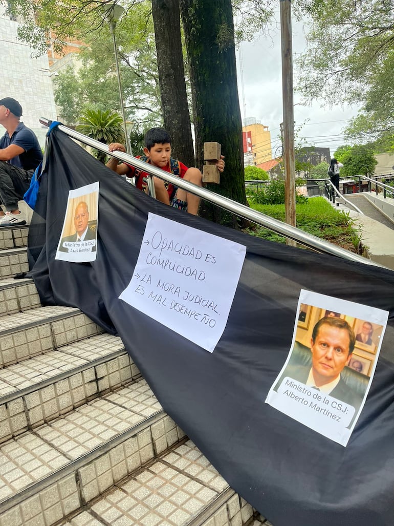 Día del lazo negro: Peña y ministros de la Corte en reunión polémica