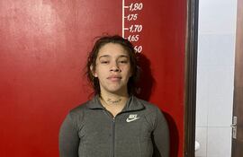 Aldaba Abigail Génez Amarilla (23) fue detenida hoy, alrededor de las 2:30, durante un operativo conjunto entre agentes de orden y del Grupo Lince de la Policía Nacional en Pozo Favorito y Rodríguez de Francia, en zona del Mercado 4.