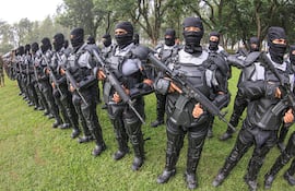 Acto de egreso de agentes penitenciarios del Ministerio de Justicia.