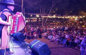 Gregorio y su grupo Fronteira, hizo vibrar al público en la plaza Boquerón, en el Festival del Batiburrillo, Siriki y Chorizo Sanjuanino.
