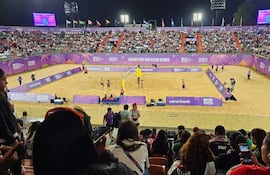 El vóley playa fue uno de los tantos deportes que llenaba su recinto en todas las competiciones en Asu2025.