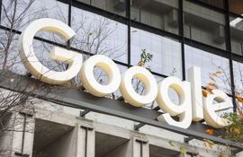 Fotografía de archivo del 21 de noviembre de 2024 del logo de Google en un edificio en Nueva York (Estados Unidos).