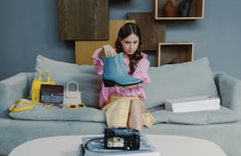 "La soledad o la tristeza son factores que influyen en las compras compulsivas", según un informe.