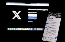 Fotografía de un dispositivo móvil con la red social X. Un juez de la Corte Suprema de Brasil solicitó este jueves que un recurso contra la suspensión de la red social X en el país sea juzgado por el pleno del tribunal, según informaron fuentes oficiales.