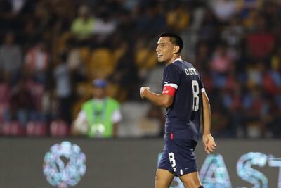 El paraguayo Diego Gómez, futbolista de la selección paraguaya Sub 23, celebra un gol en un partido frente a Argentina por el Preolímpico Sudamericano Sub-23, en el estadio Polideportivo Misael Delgado, en Valencia, Venezuela.