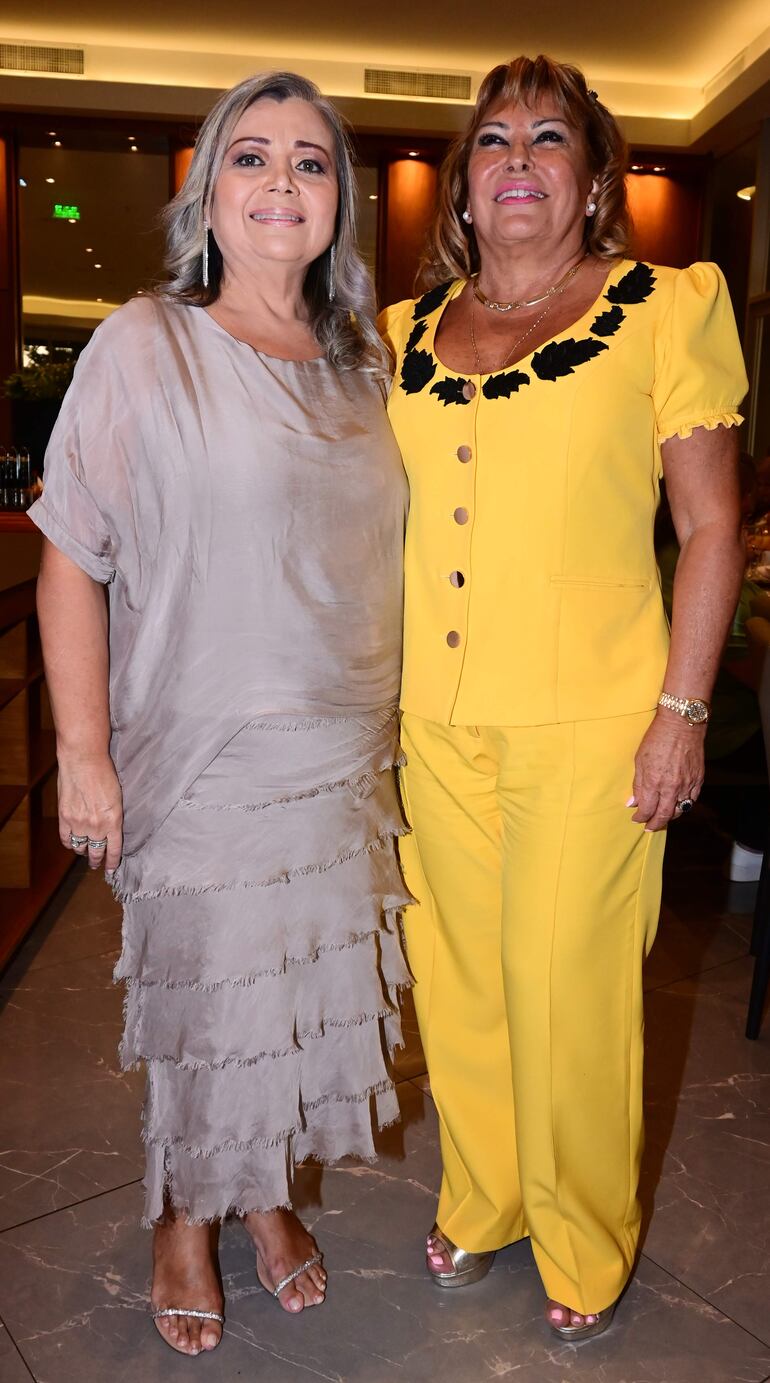 Myriam Alvarenga y Teresita Ehreke.