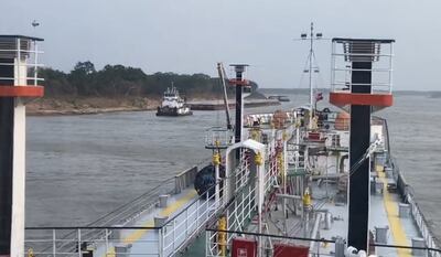 La navegación fluvial está muy golpeada por la bajante de los ríos Paraguay y Paraná. Imagen gentileza de Roberto Bosc.