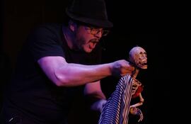 Edu García es uno de los titiriteros que estará este domingo en "Nande Varieté Eté" en la Sala La Correa.