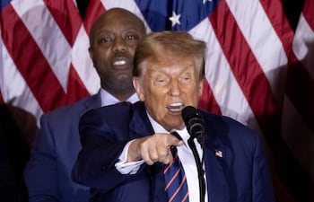 El expresidente de Estados Unidos Donald Trump se enfrentó el martes por primera vez a los votantes republicanos como un delincuente durante las últimas primarias estatales para la nominación presidencial de 2024, donde continuó arrasando votos.