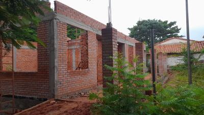 Obra paralizada en el colegio Las Residentas, en Zeballos Cué, Asunción.