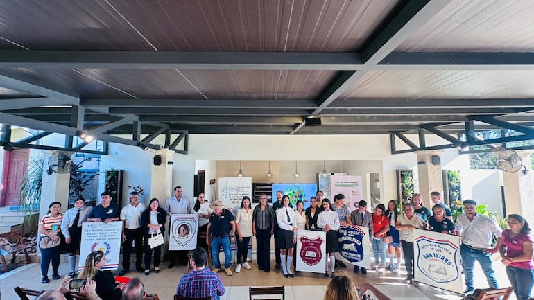 Huertas escolares enfocadas en jóvenes avanzan en Arroyos y Esteros