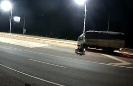 El conductor de un camión cargado de aserrín logró usar a tiempo la rampa de emergencia en Pedrozo esta madrugada, tras quedarse sin frenos.