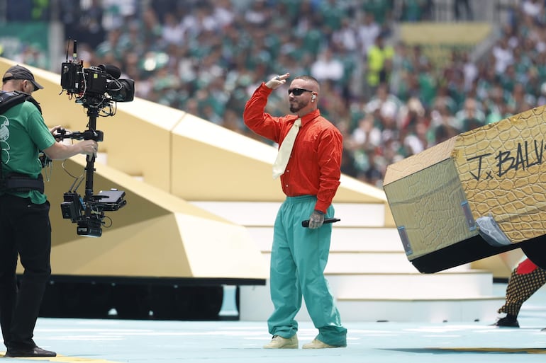 El cantante colombiano J Balvin se presenta este jueves, en la inauguración del Mundial de la FIFA 2026 en el estadio Ciudad de México (México).