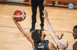 El goleador king Charles Hinkle enfrenta al sanjosiano Sebastian Picton, por el Top 4 semifinal.