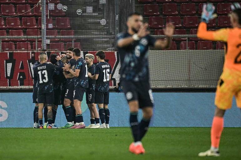 Paraguay vence a Grecia con el tanto del cumpleañero, Diego Gómez