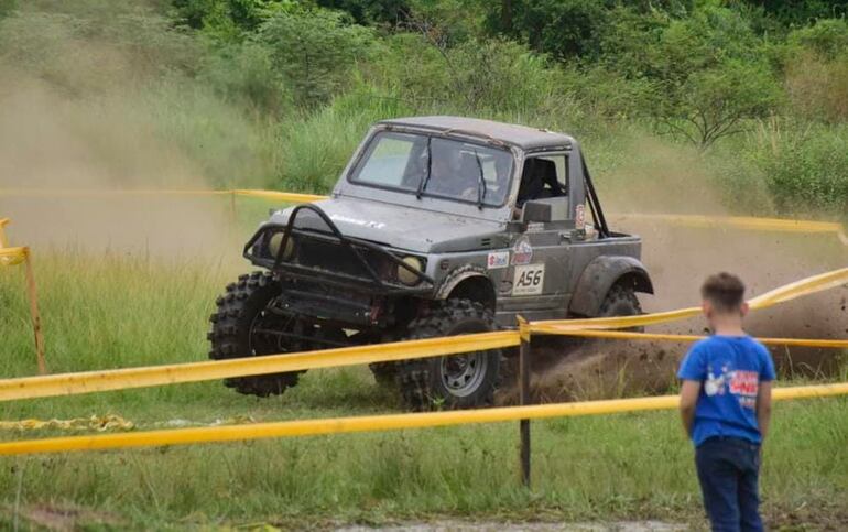 Al mando de este Suzuki Samurai, Fernando Araujo fue el vencedor en la fecha final en Patiño.