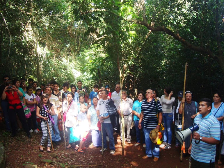 Familias participan en la Peregrinación Nacional al Jardín Franciscano del Ybytyruzú.