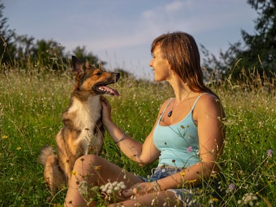 Perro y su humana.