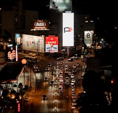 El Time Square Asunción tiene nueva imagen de la mano de Prourbe Medios.