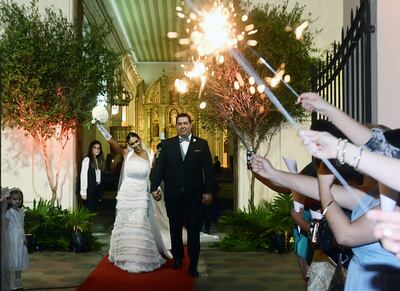 Los recién casados al finalizar la ceremonia religiosa.