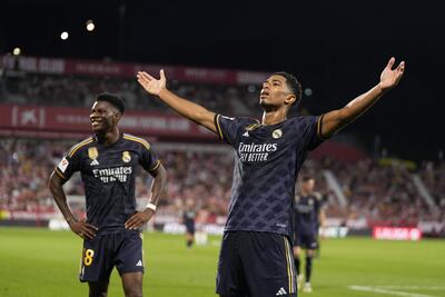 El centrocampista del Real Madrid Jude Bellingham celebra tras marcar el tercer gol ante el Girona, durante el partido de la octava jornada de Liga de Primera División que disputan el Girona FC y el Real Madrid este sábado en el estadio de Montilivi.