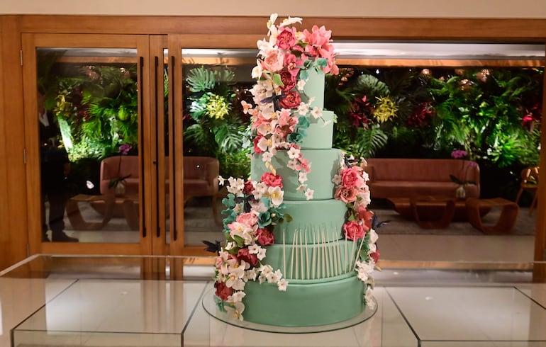 La torta en la que se destacaron los colibries y las flores estuvo a cargo de Giovanna Pederzani.