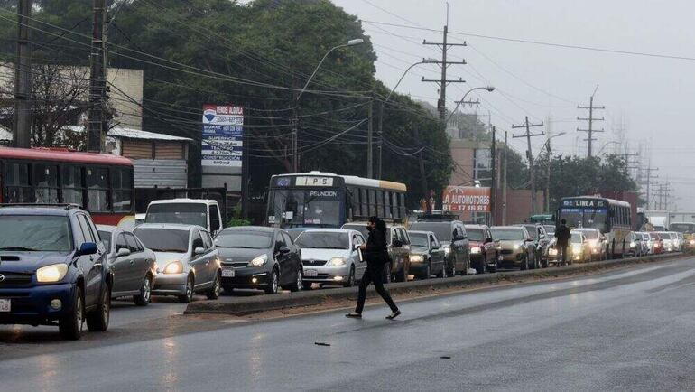 Intendentes de Villa Elisa y Lambaré piden la ampliación de la avenida Defensores del Chaco.