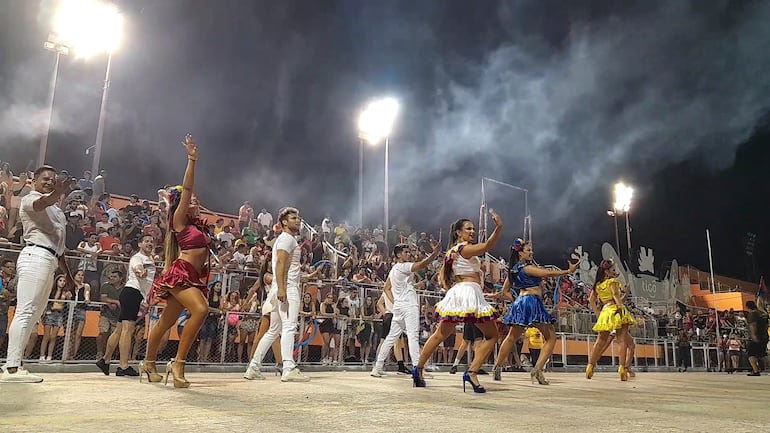 Ensayo general Carnaval Encarnaceno.