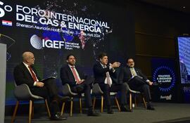 Foro Internacional de Gas y Energía en el Hotel Sheraton de Asunción.