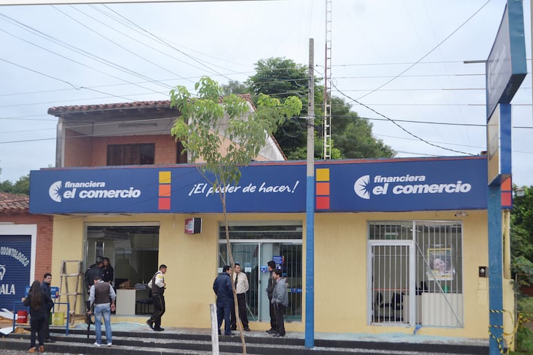 La financiera El Comercio de General Aquino, San Pedro, atacada el 10 de mayo de 2015.