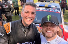 Santiago Peña (i) y Oliver Solberg en el shakedown del Rally del Paraguay 2026.