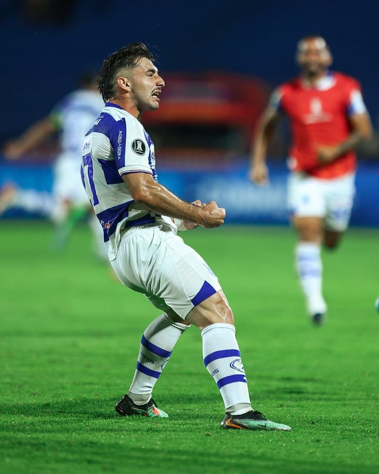 El delantero Diego Acosta celebra su gol en el debut triunfal de la Copa Libertadores.