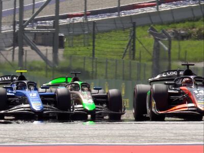 El monoplaza PHM AIX Racing (24) del piloto paraguayo Joshua Duerksen en la carrera principal de la Fórmula 2 en el Red Bull Ring, en Austria.