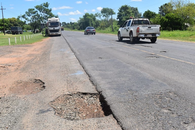 Baches sobre la ruta PY08.
