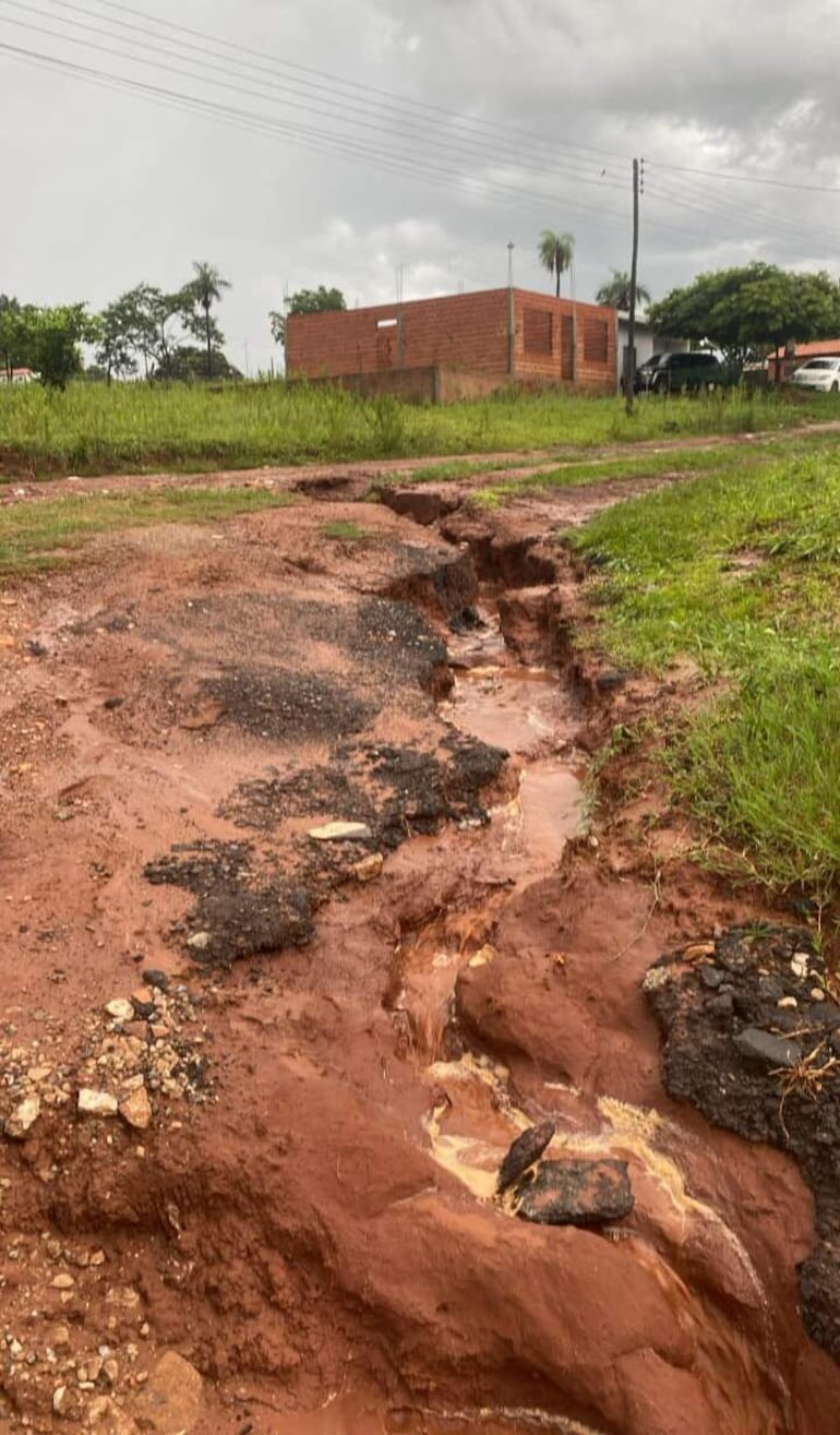 El abandono del camino vecinal genera reclamos de vecinos en la zona Ka'a Yabaté de Carapeguá.