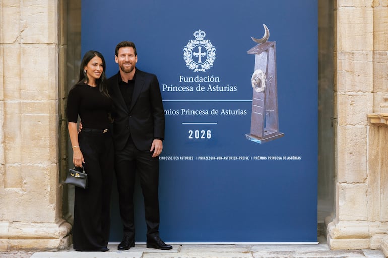 Lionel Messi estuvo muy bien acompañado de su esposa Antonela Roccuzzo en la entrega de los Premios Princesa de Asturias. (Instagram/Antonela Roccuzzo)