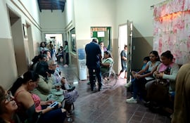 Cada vez que se realizan atenciones de médicos especialistas de forma programada el Hospital de Fuerte Olimpo se llena de personas deseosas de consultar.